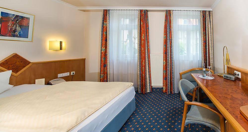 Hotel Wuerttemberger Hof エーリンゲン エクステリア 写真
